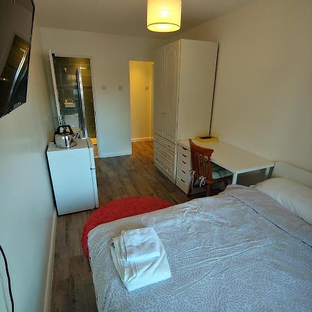 Ensuite Master Bedroom, Private Bathroom, Inside Family Home, Walking Distance To Harry Potter Watford  Ngoại thất bức ảnh