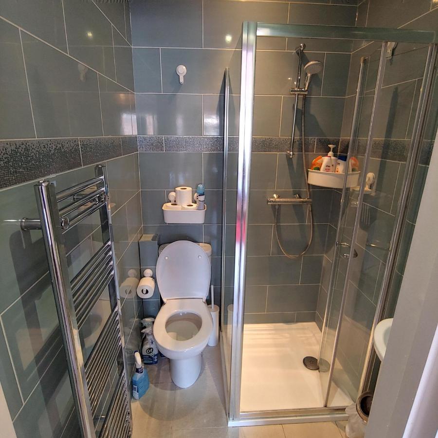 Ensuite Master Bedroom, Private Bathroom, Inside Family Home, Walking Distance To Harry Potter Watford  Ngoại thất bức ảnh