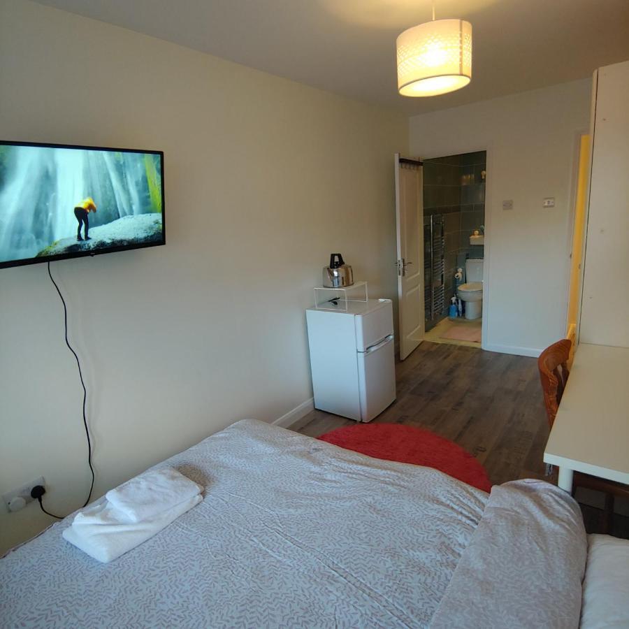 Ensuite Master Bedroom, Private Bathroom, Inside Family Home, Walking Distance To Harry Potter Watford  Ngoại thất bức ảnh