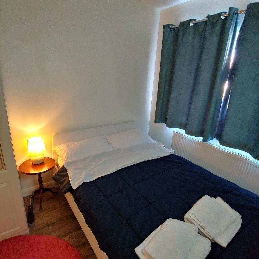 Ensuite Master Bedroom, Private Bathroom, Inside Family Home, Walking Distance To Harry Potter Watford  Ngoại thất bức ảnh