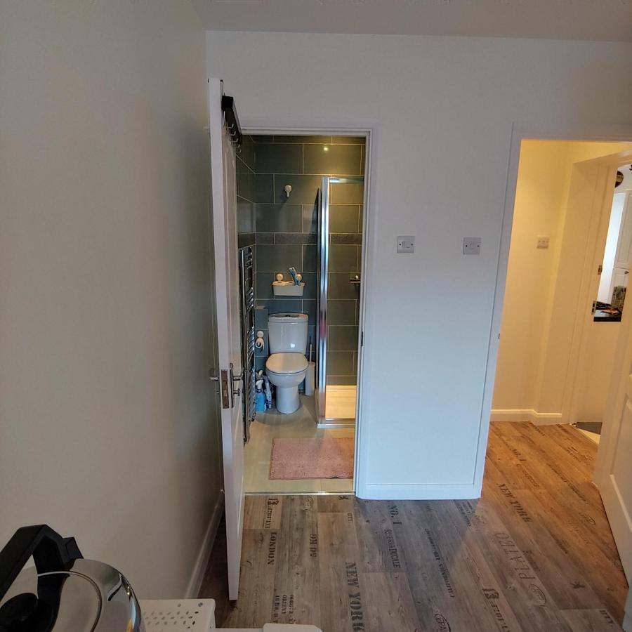 Ensuite Master Bedroom, Private Bathroom, Inside Family Home, Walking Distance To Harry Potter Watford  Ngoại thất bức ảnh