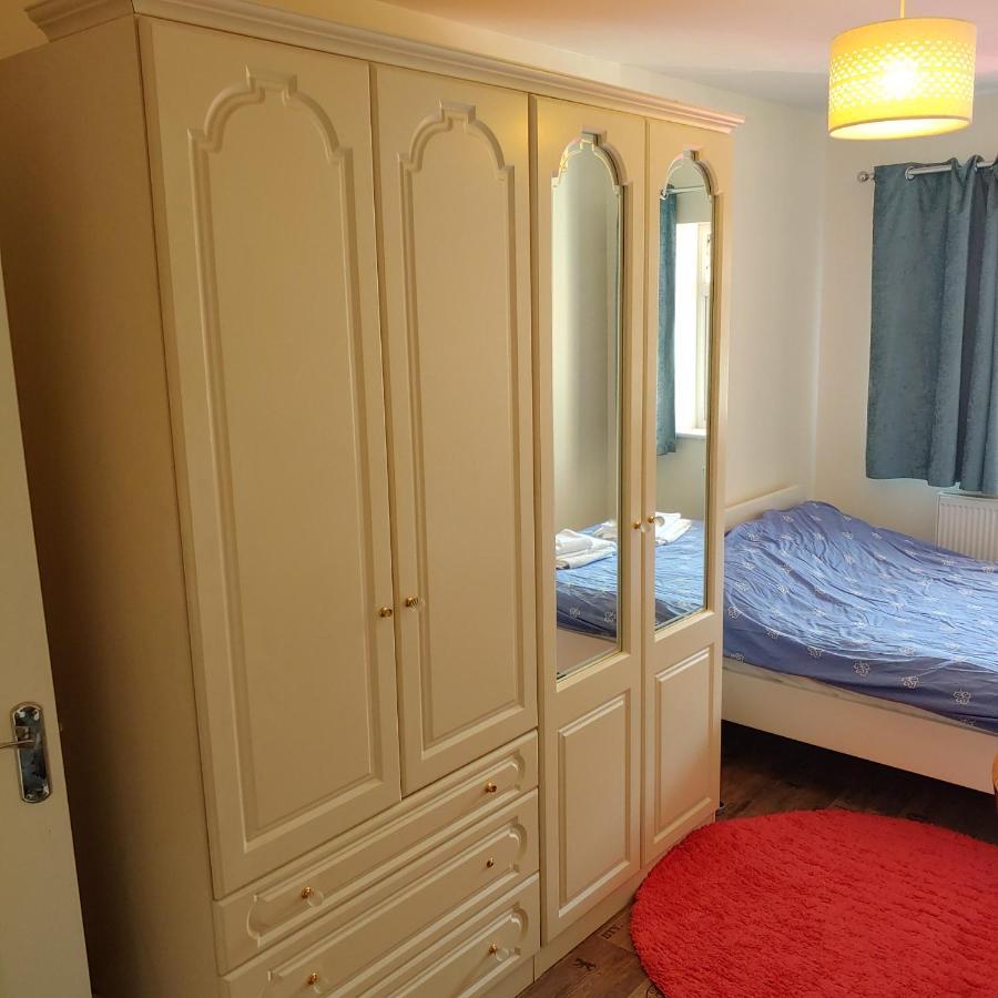 Ensuite Master Bedroom, Private Bathroom, Inside Family Home, Walking Distance To Harry Potter Watford  Ngoại thất bức ảnh