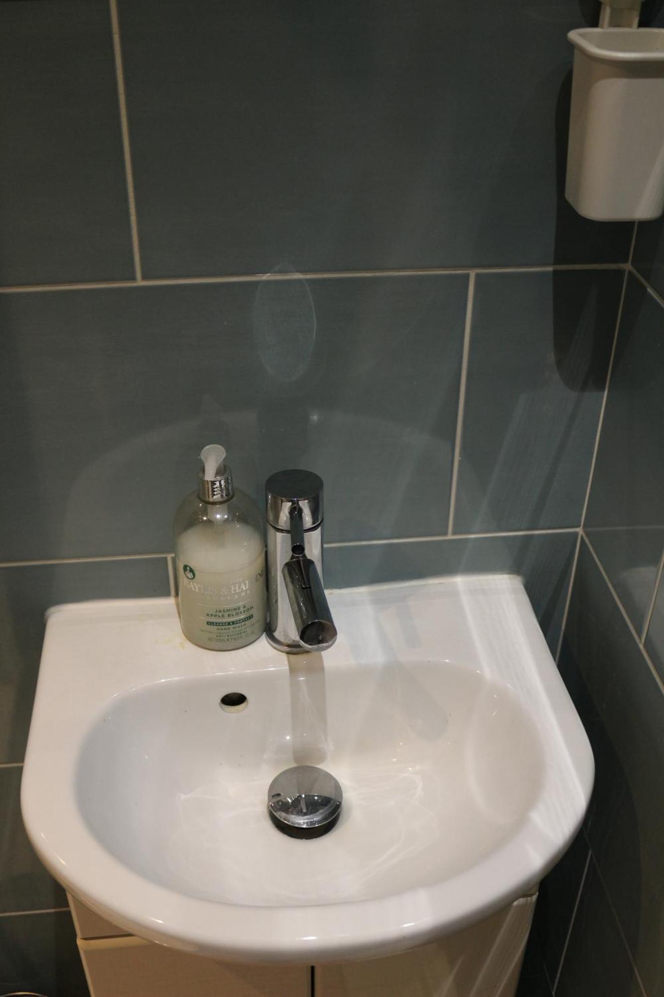Ensuite Master Bedroom, Private Bathroom, Inside Family Home, Walking Distance To Harry Potter Watford  Ngoại thất bức ảnh